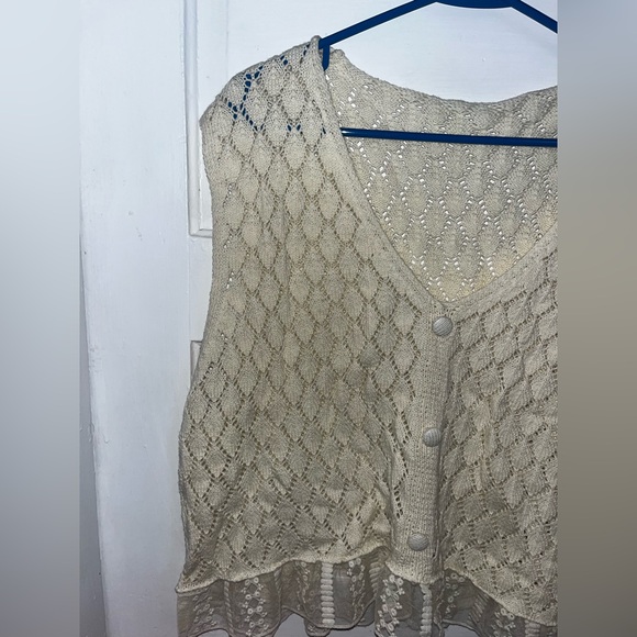 CIDER NWOT LACE TRIM CROCHET BUTTON KNITTED CROP TOP CURVE & PLUS - Picture 3 of 9